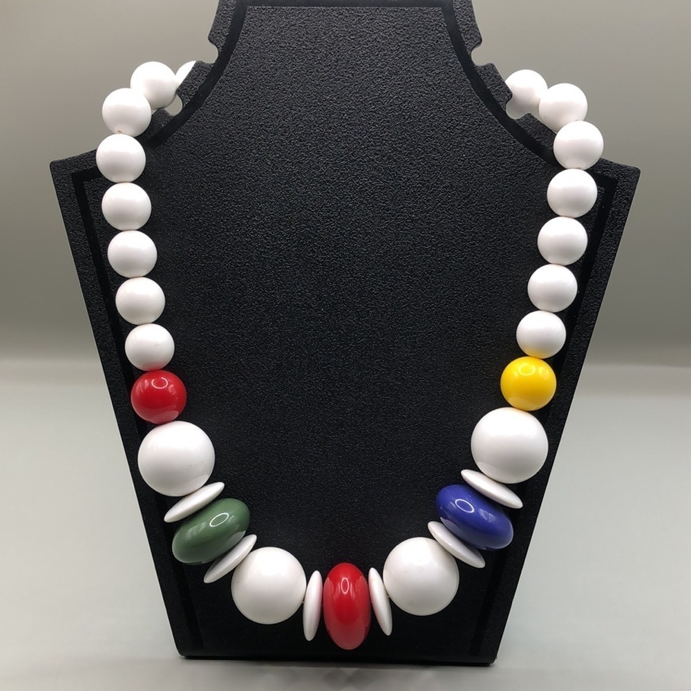 Vintage retro chunky bead statement necklace white + colorful beads.